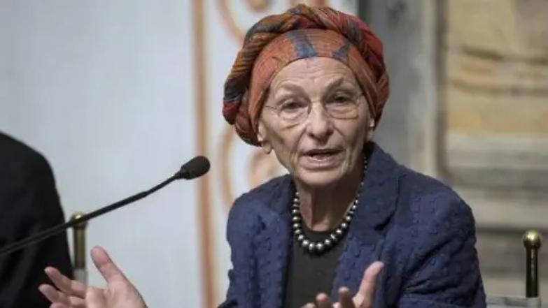 Emma, che scopr&igrave; la politica per l'errore di un ginecologo...