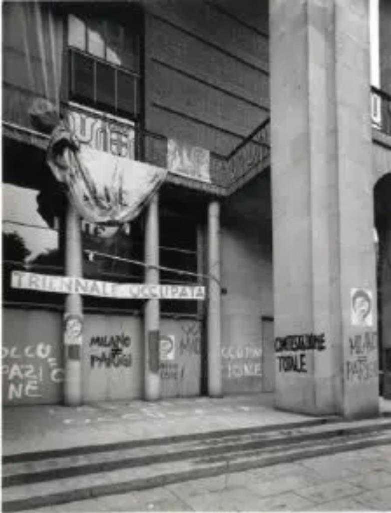 Cariche, molotov e proiettili. La leggerezza del '68 fin&igrave; davanti al portone della Bussola