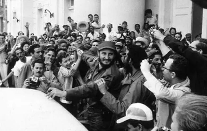 Gennaio 1959: Fidel entra a Santiago. S&igrave;, la storia lo assolver&agrave;. Forse...