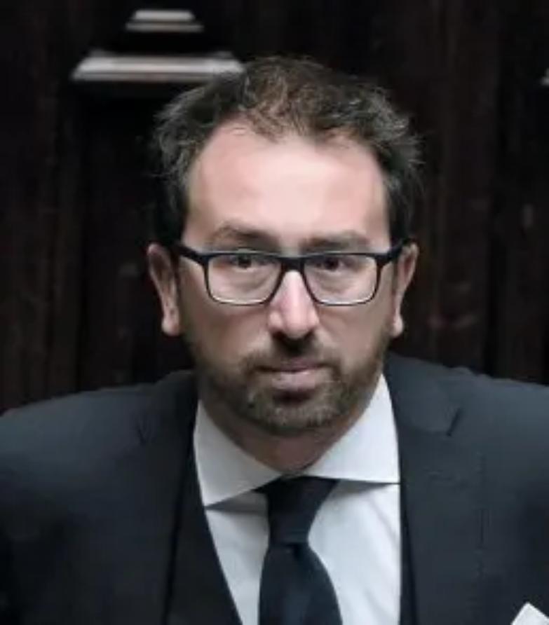 Cnf: &laquo;Legittima difesa purch&eacute; nella Costituzione&raquo;