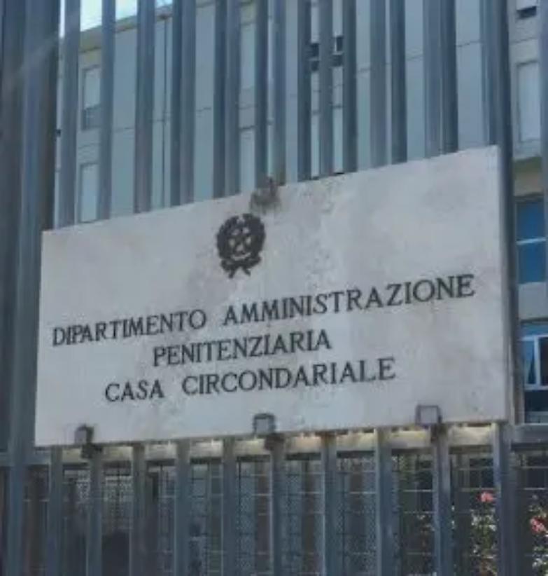 Quelle celle lisce a Bancali nascoste alla visita del Garante