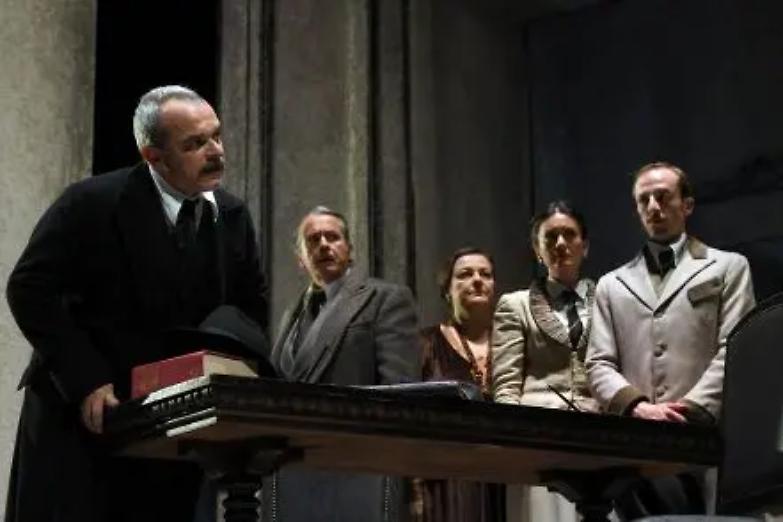 Al Bellini di Napoli in scena "Cos&igrave; &egrave; se vi pare" di Pirandello
