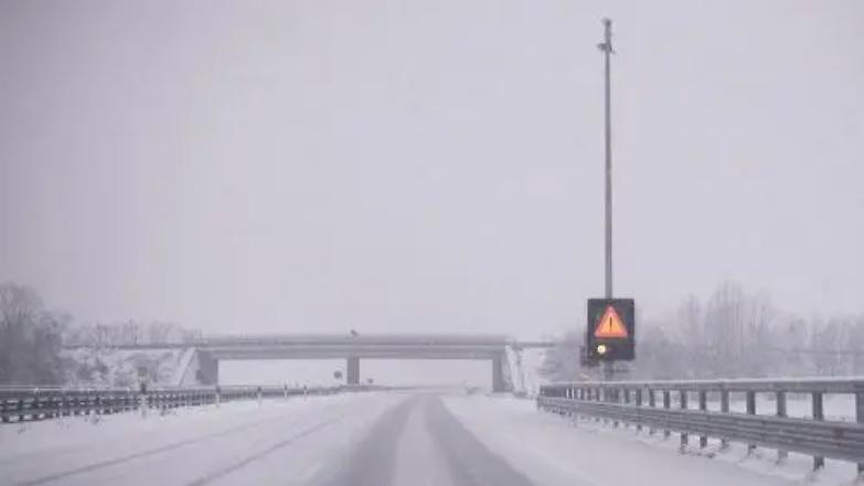 Caos neve, 12 km di coda sull'Autobrennero e auto ferme da ore al gelo