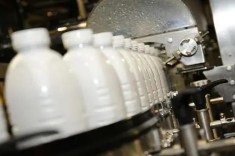 Sardegna in rivolta contro il prezzo del latte. Solidariet&agrave; ai pastori dai calciatori del Cagliari