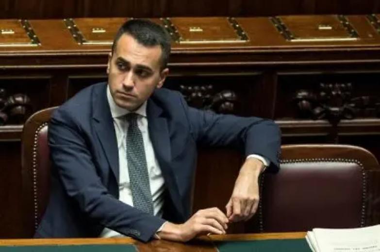 Di Maio rompe il silenzio: &laquo;Apriamo alle alleanze&raquo;