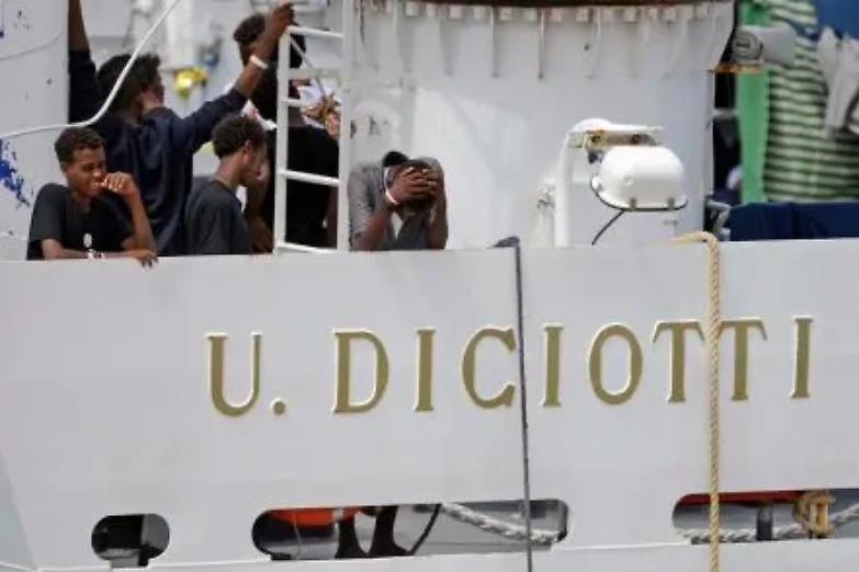 Caso Diciotti, vicina l'apertura di un fascicolo su Conte, Di Maio e Toninelli