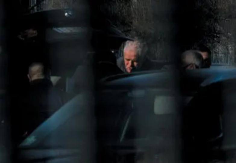 Formigoni in galera, &egrave; battaglia sui benefici