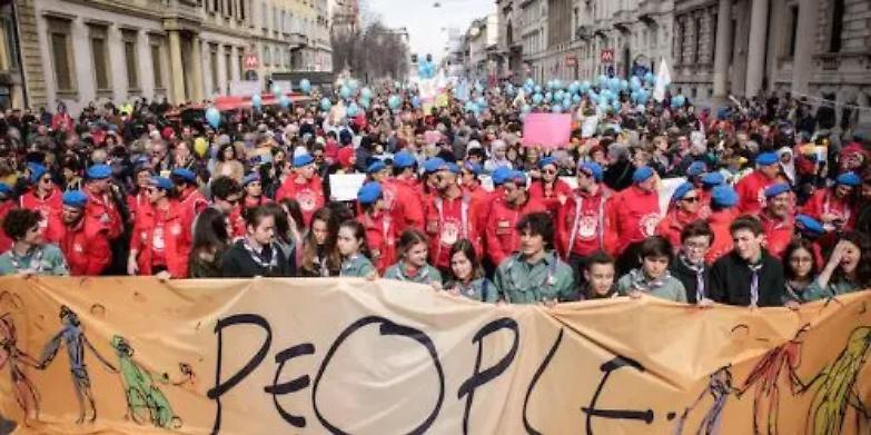 La Milano antirazzista scende in piazza: "Siamo 200mila per un'Italia diversa..."