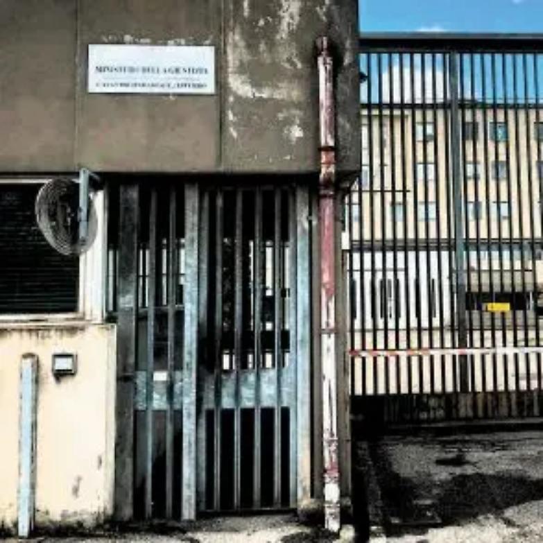Carcere di Viterbo, un agente in tv: &laquo;Se ci scappa lo schiaffo , ben venga&raquo; . Ed &egrave; polemica