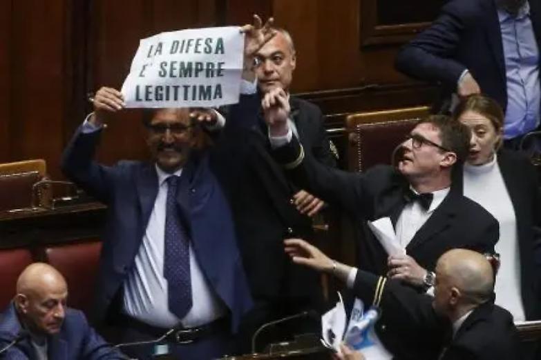 Passa la legittima difesa, ma il Movimento 5 Stelle si spacca alla Camera