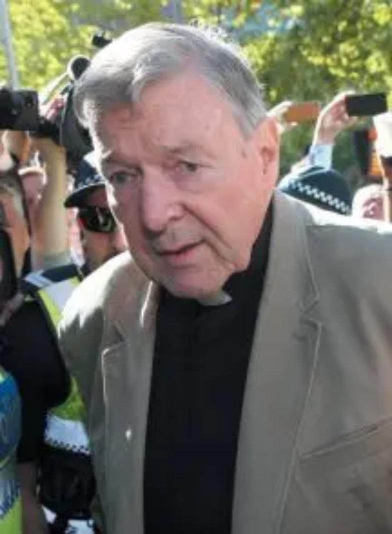 Abusi sessuali su minori: sei anni al Cardinale Pell