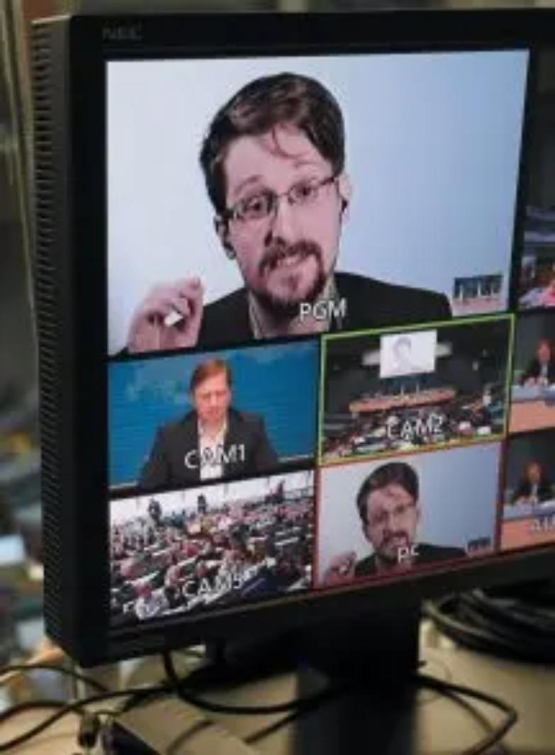 L&rsquo;allarme di Snowden: &laquo;Cara Italia, la Cia ti spia&raquo;