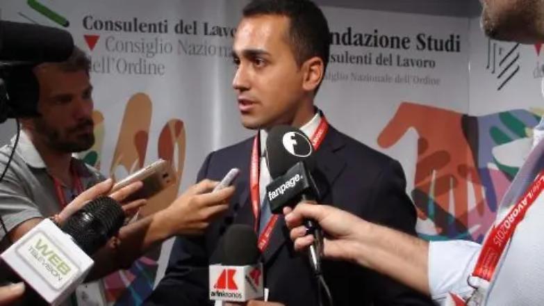 Di Maio lo caccia, il Pd sorride e giura: &laquo;Noi garantisti!&raquo;