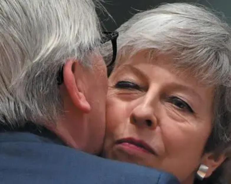 L&rsquo;Ue gela la May: &laquo;Realizzate la Brexit entro il 22 maggio&raquo;