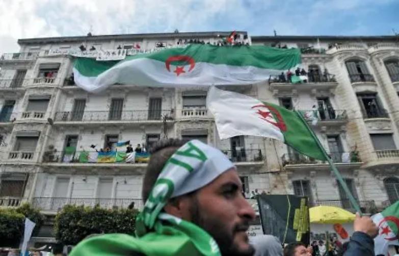 Algeria migliaia in piazza: &laquo;Bouteflika vattene!&raquo;