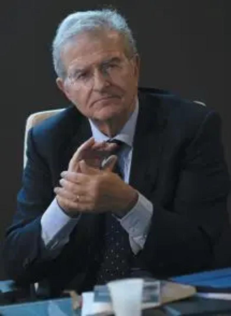 Berlusconi, Cicchitto e la cronistoria del romanzo azzurro