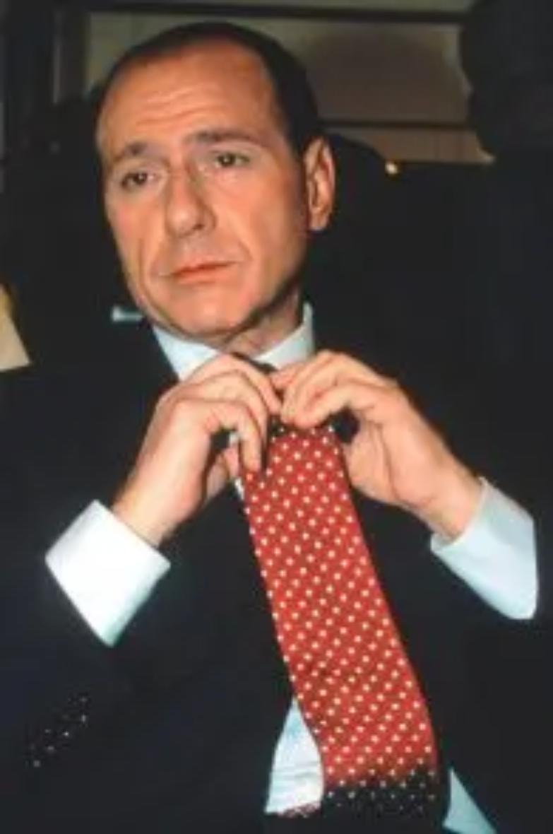 Berlusconi, l&rsquo;uomo della televisione che seppell&igrave; la prima repubblica