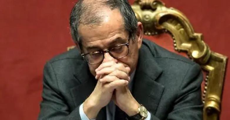 L&rsquo;offensiva 5Stelle contro banche e Tria agita anche il Colle