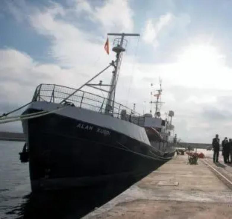 Salvini diffida la Ong con 64 naufraghi: &laquo;Se ne occupi il governo tedesco&raquo;