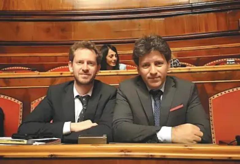 &laquo;Niente pistole facili&raquo;: la strategia dei 5Stelle per &ldquo;arginare&rdquo; Salvini