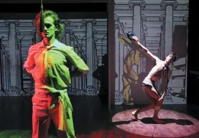 Tango glaciale reloaded, Martone ritorna al futuro