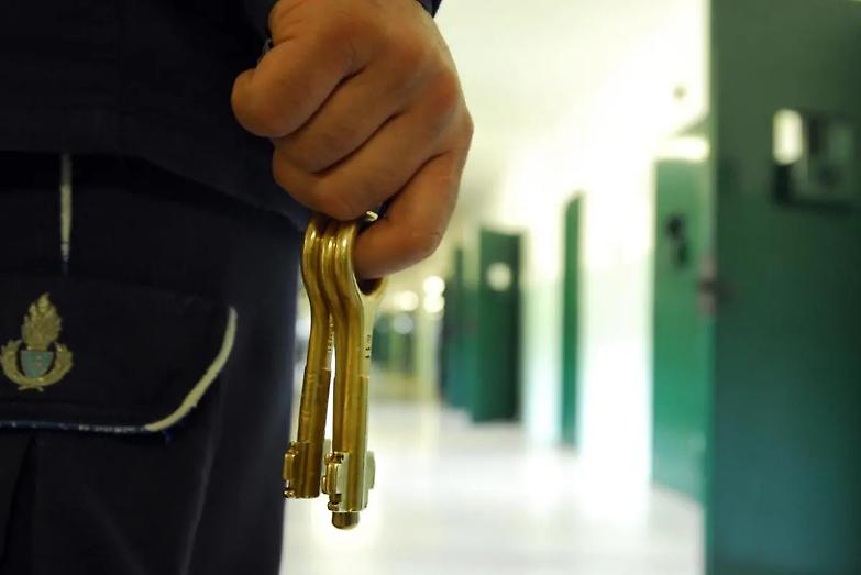 L'ex direttore dell'Opg di Aversa non maltrattava, anzi aiutava i suoi detenuti