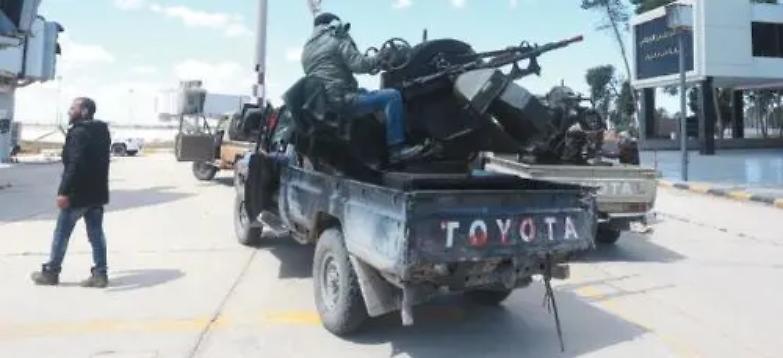 Haftar bombarda l&rsquo;aeroporto di Tripoli con il placet di Putin