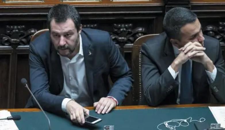 Il &ldquo;doppio&rdquo; Def fa il miracolo: cresce l&rsquo;Iva e calano le tasse