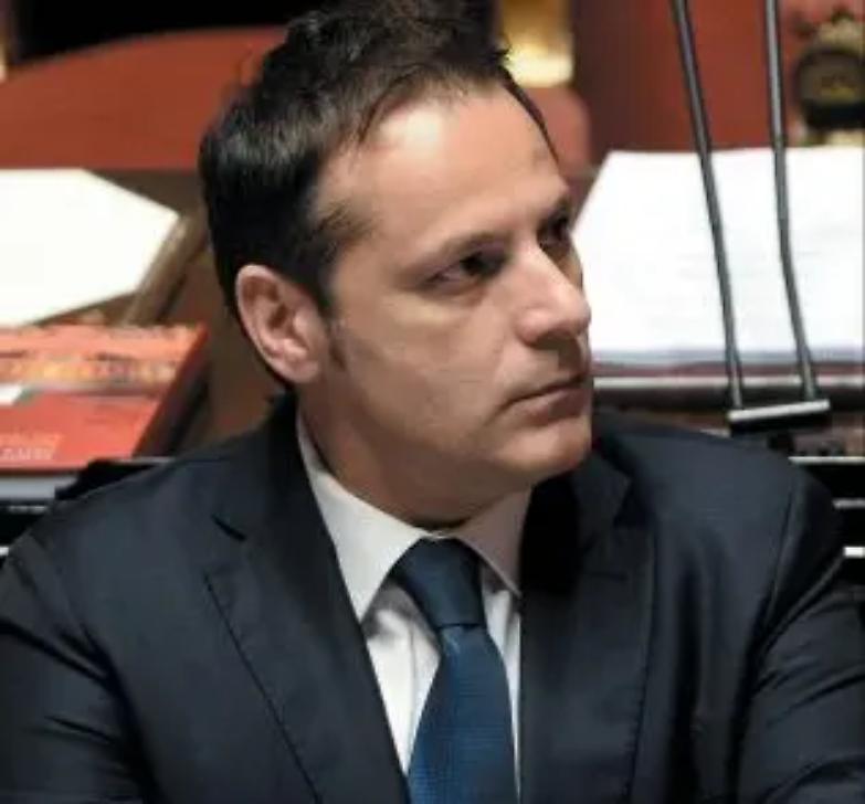 &laquo;Siri si dimetta&raquo;, &laquo;Raggi pure&raquo;: scontro totale tra Lega e M5S