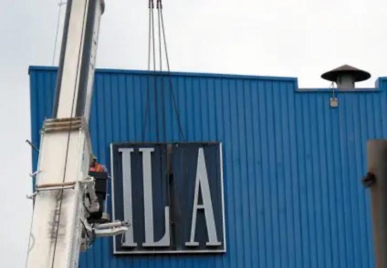 Gli arrabbiati dell&rsquo;Ilva a Di Maio: &laquo;Inaffidabile&raquo;