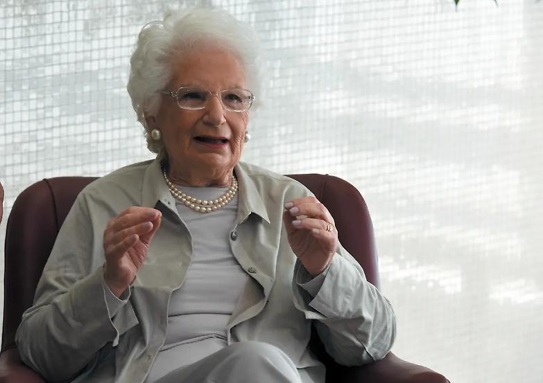 25 aprile, il ricordo di Liliana Segre: &laquo;Oggi i valori sono sommersi e ancora non sono stati salvati&raquo;