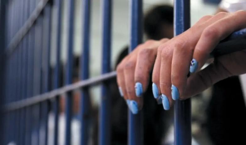 A Pozzuoli dodici detenute vivono nella stessa cella per 21 ore al giorno