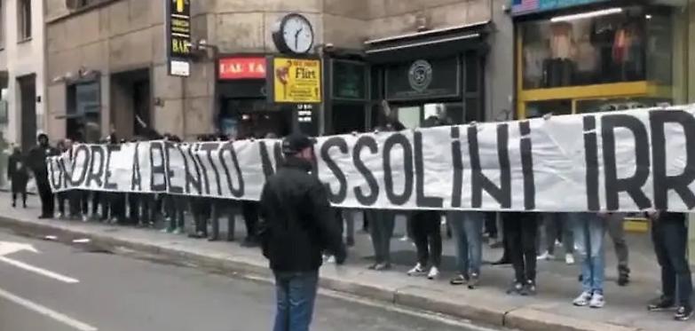 Striscione neofascista: 9 denunciati