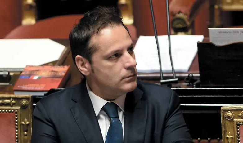 Conte decide: &laquo;Revoco Siri, ma non &egrave; una condanna&raquo;