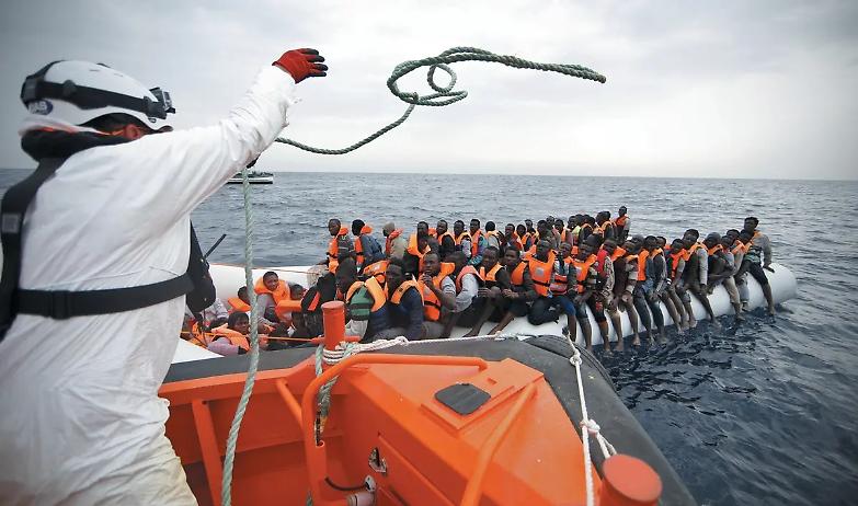 Cos&igrave; gli Stati criminalizzano i volontari delle Ong: &laquo;Sono nemici del popolo&raquo;