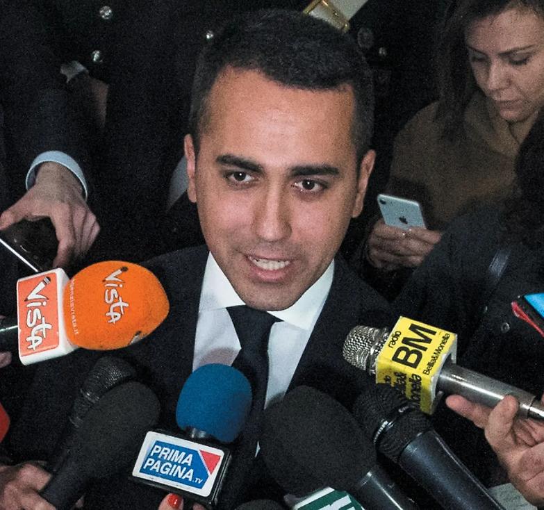 Di Maio: &laquo;Mazzette ovunque, solo noi contro i corrotti&raquo;. Salvini: &laquo;Io dei miei mi fido&raquo;