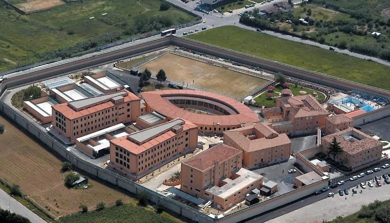 Cosenza, evasione e video in rete: nessuna responsabilit&agrave; degli agenti