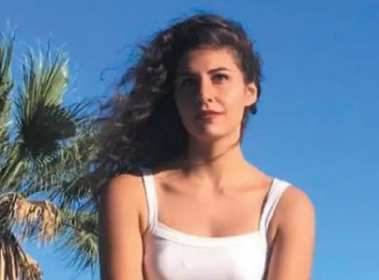 Quel gesto liberatorio di Deborah contro il padre-padrone