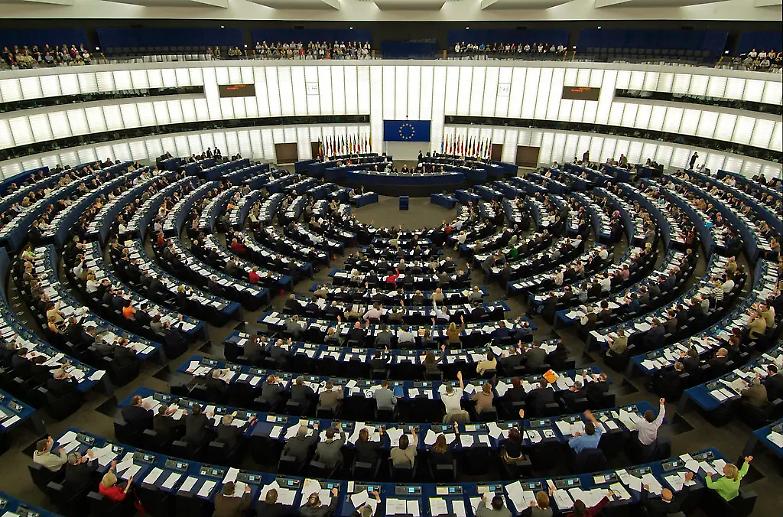 Urne aperte per eleggere il Parlamento europeo