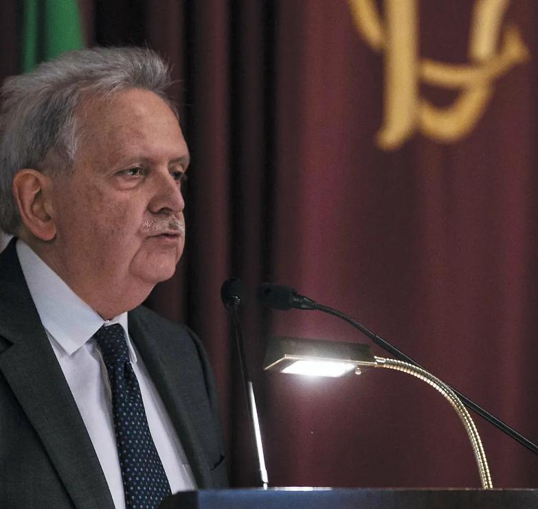 Tolmezzo, per un&rsquo;ora sotto gli idranti e lasciato una notte nella cella allagata