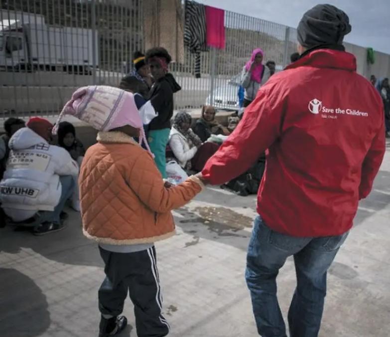 Save the Children: &laquo;Infanzia negata a un bambino su tre&raquo;