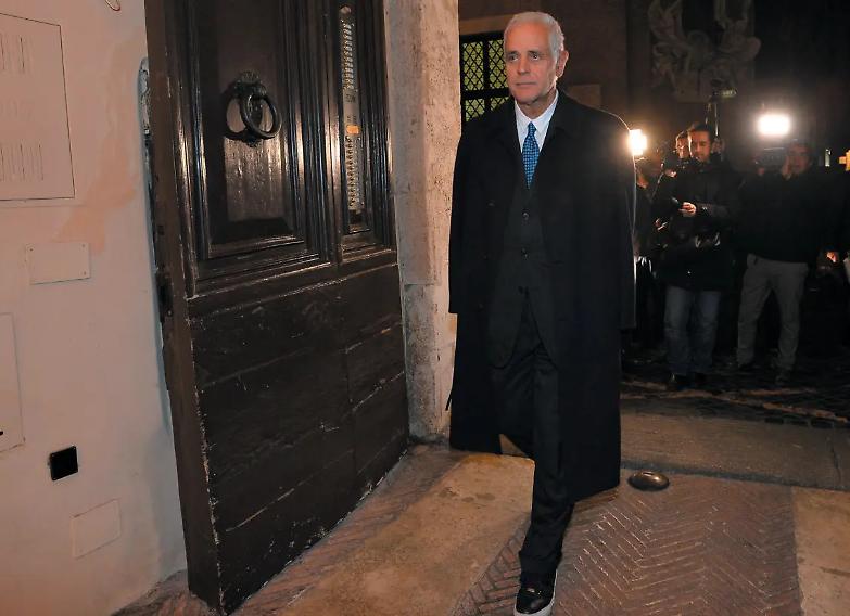 Che senso ha tenere in carcere Formigoni ora che &egrave; vecchio e l&rsquo;ombra del &ldquo;Celeste&rdquo;?