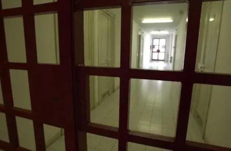 Ricoverato dopo 10 giorni dall&rsquo;ictus. Ora &egrave; in coma e ancora agli arresti