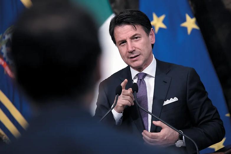 Di Maio teme il fuoco amico ma nessuno vuole prendere il suo posto