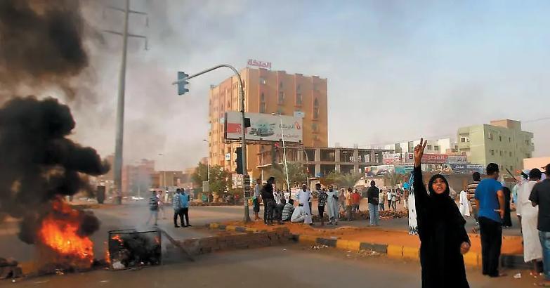 Sudan rosso sangue: cento dimostranti uccisi