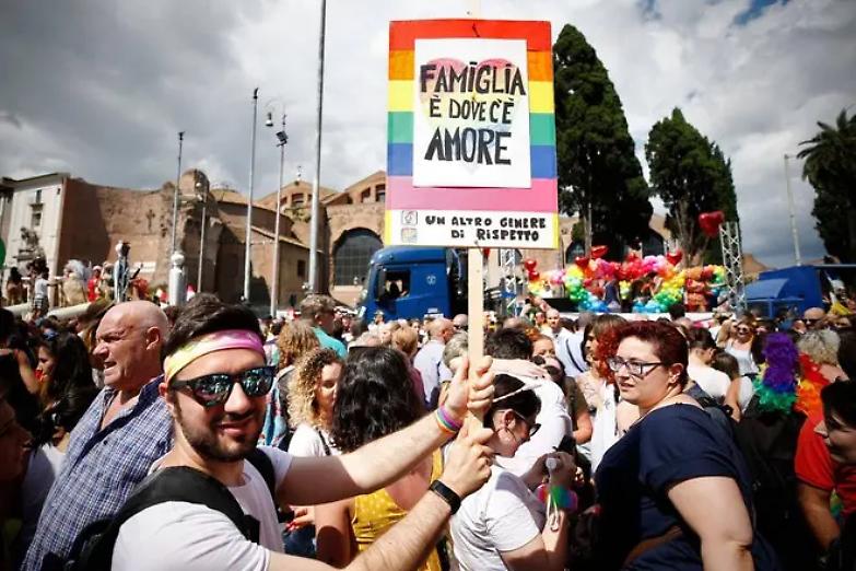 I cinquant&rsquo;anni del Pride: orgoglio e diritti per costruire una societ&agrave; pi&ugrave; libera