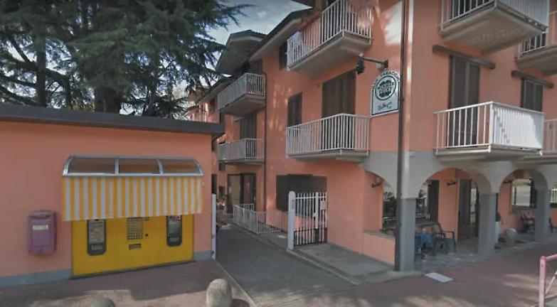 Suona l'allarme, esce di casa e ammazza il ladro. Solidariet&agrave; da Salvini