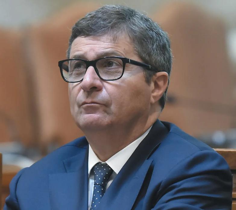 Procedimento disciplinare per i togati autosospesi: uno di loro si dimette