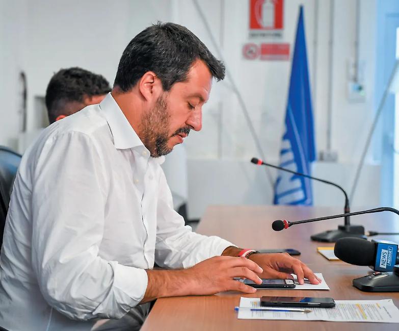 Salvini: &laquo;Incivile leggere sui giornali intercettazioni senza rilievo penale&raquo;