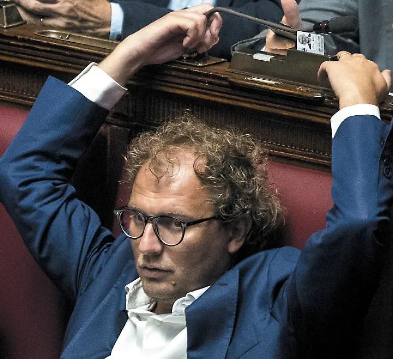 Stilettate, divisioni e liti: riecco la direzione del Pd